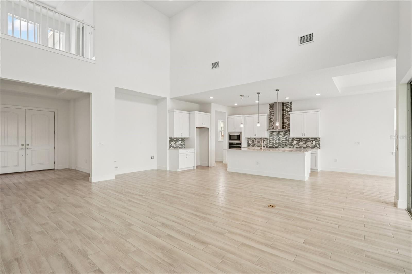 8234 Golden Beach Ct Property Photo 8