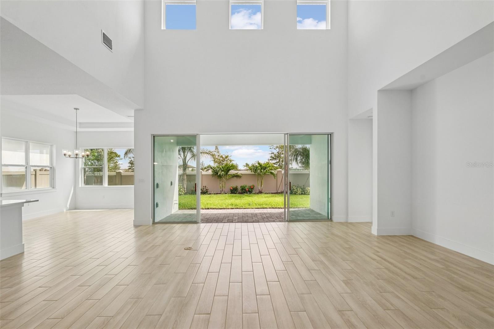 8234 Golden Beach Ct Property Photo 12