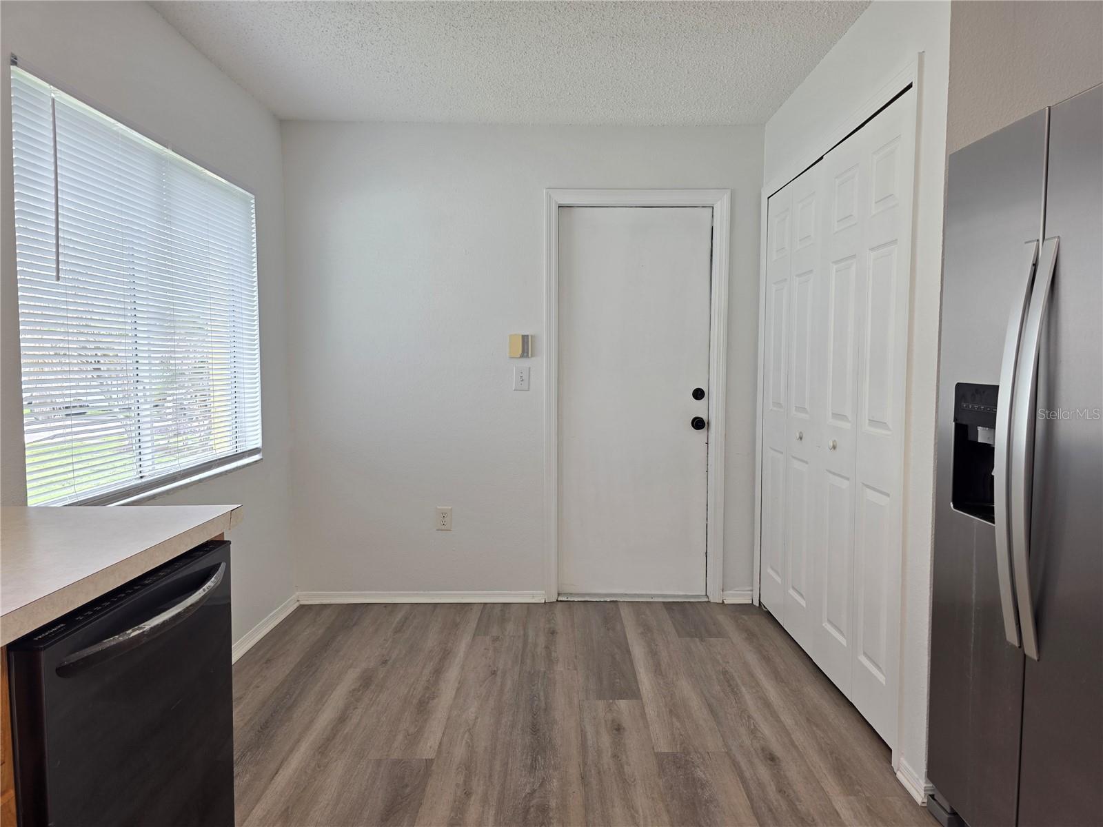 1410 Oakford Ct Property Photo 8