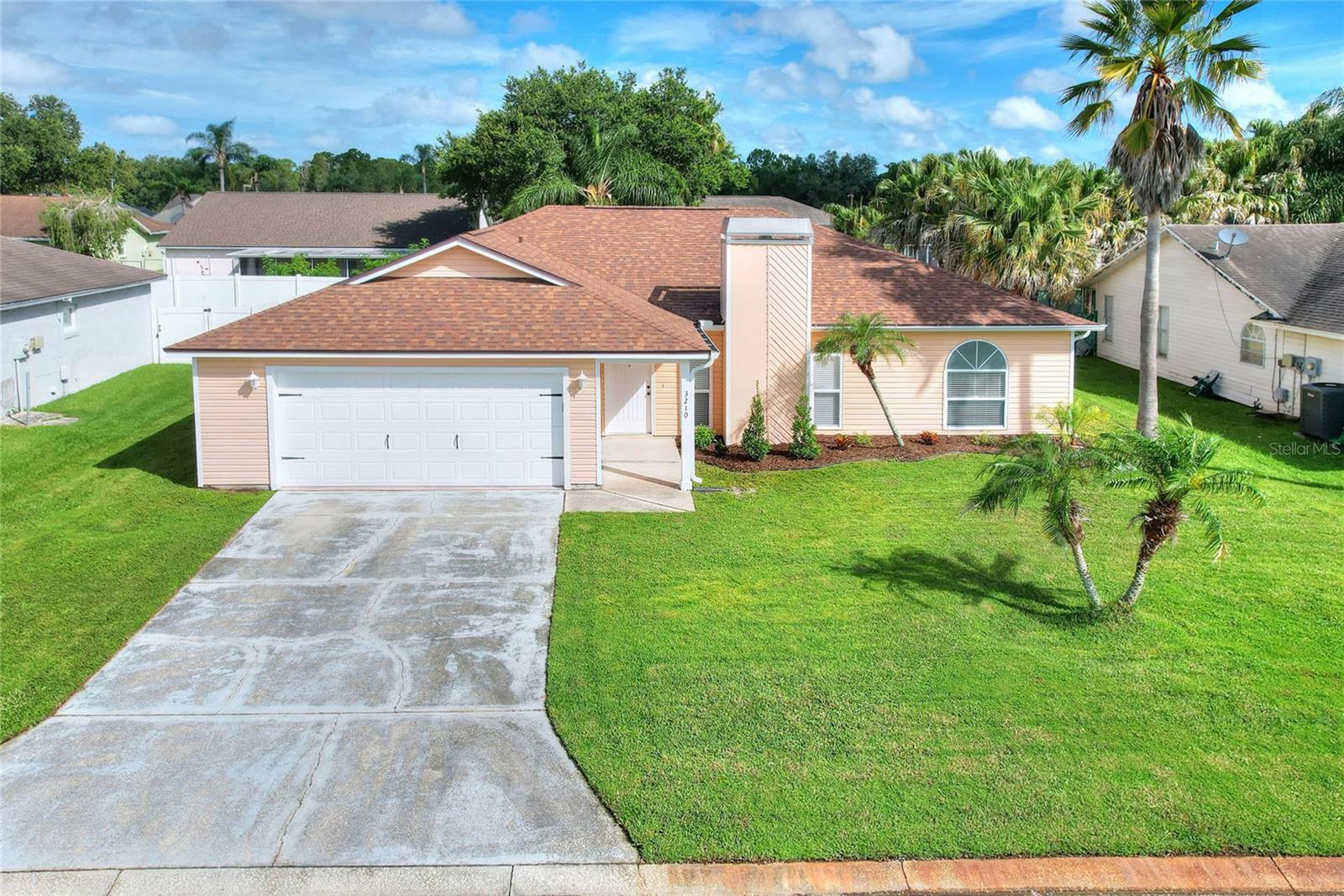 3210 Thoroughbred Loop Property Photo 2