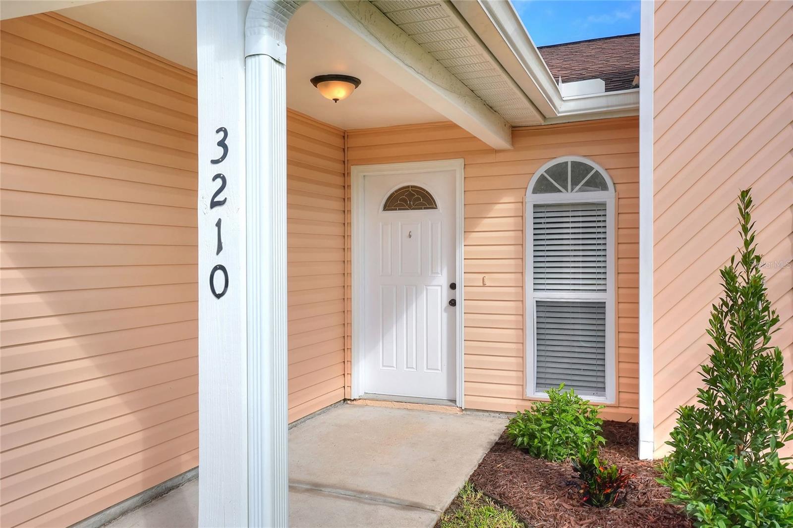 3210 Thoroughbred Loop Property Photo 5