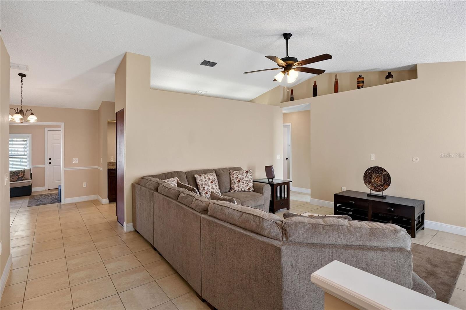 3210 Thoroughbred Loop Property Photo 8