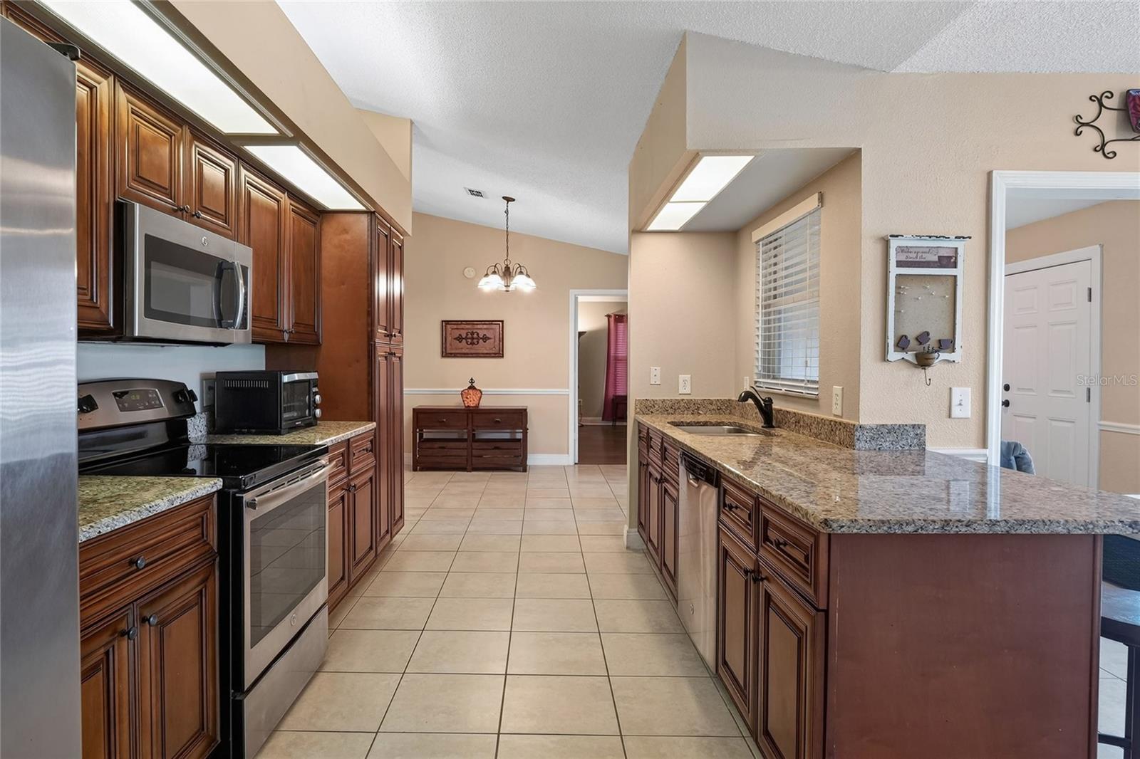 3210 Thoroughbred Loop Property Photo 9