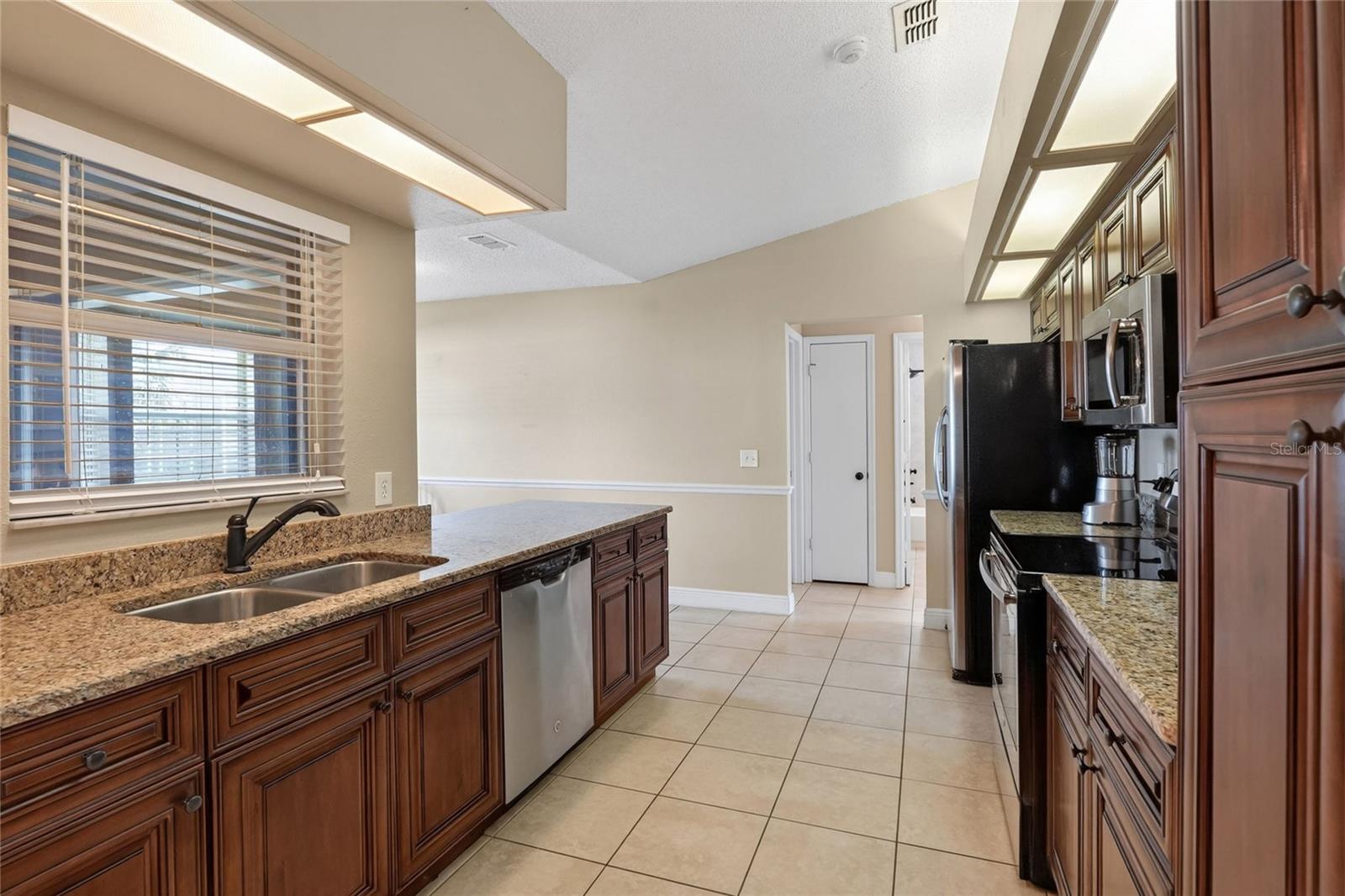 3210 Thoroughbred Loop Property Photo 10