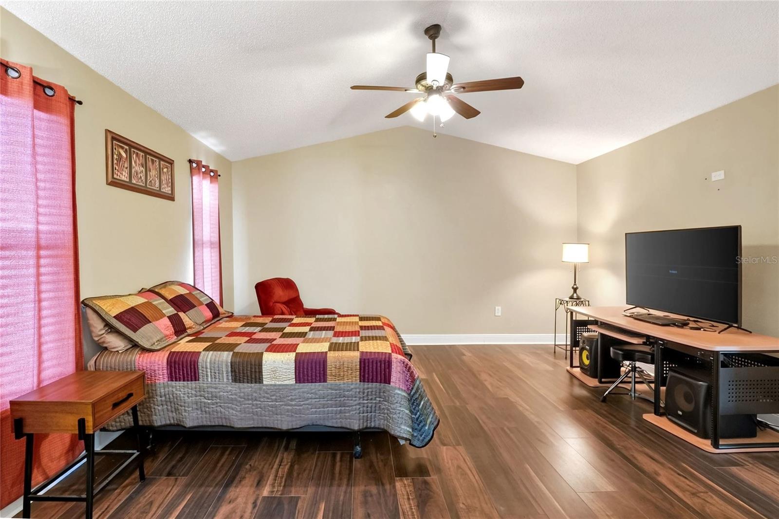 3210 Thoroughbred Loop Property Photo 17