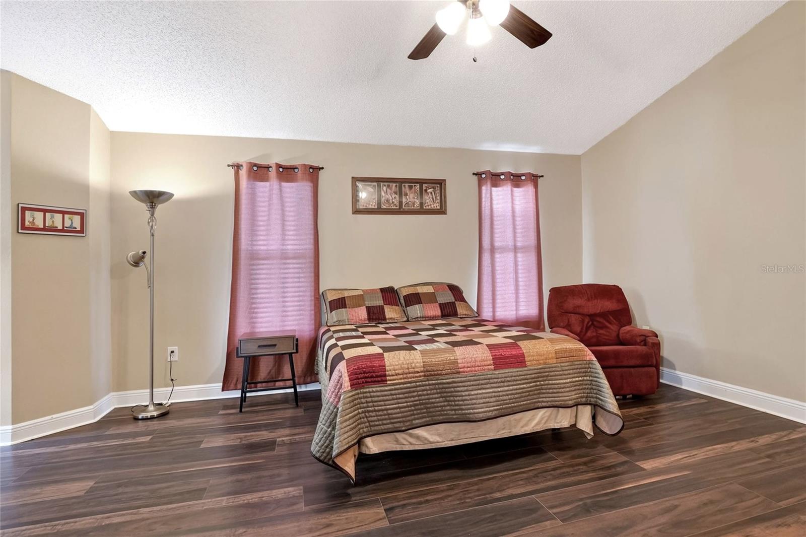 3210 Thoroughbred Loop Property Photo 18