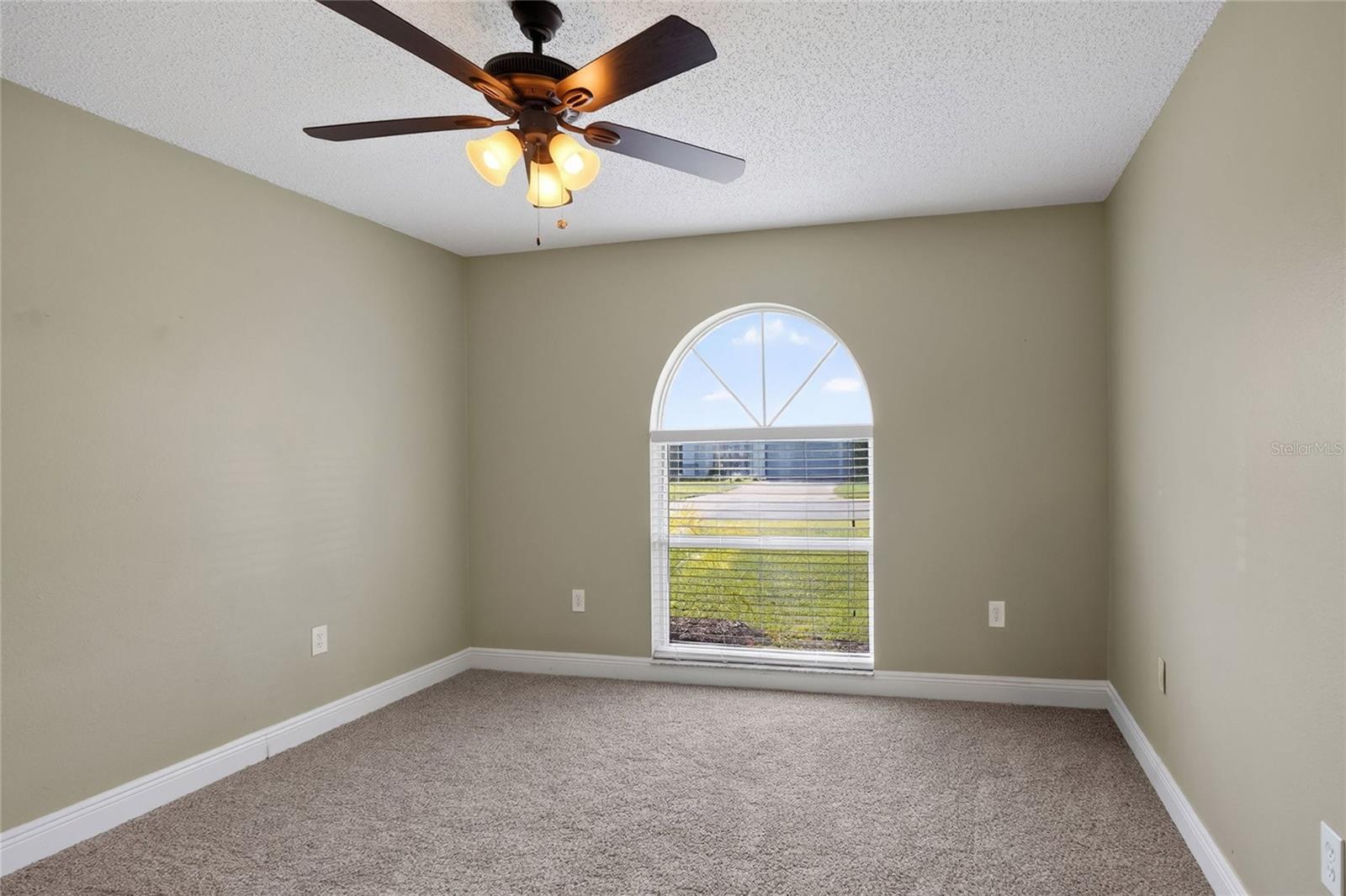 3210 Thoroughbred Loop Property Photo 27