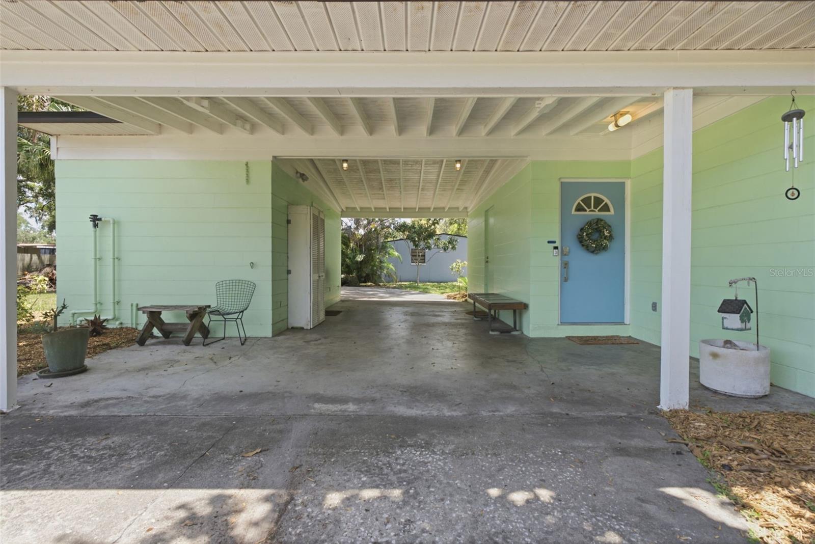 609 W River Dr Property Photo 4