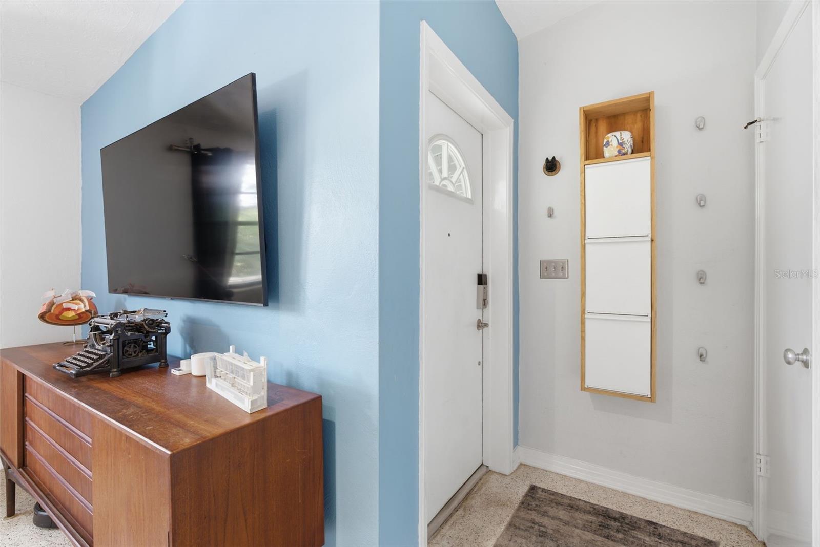 609 W River Dr Property Photo 6