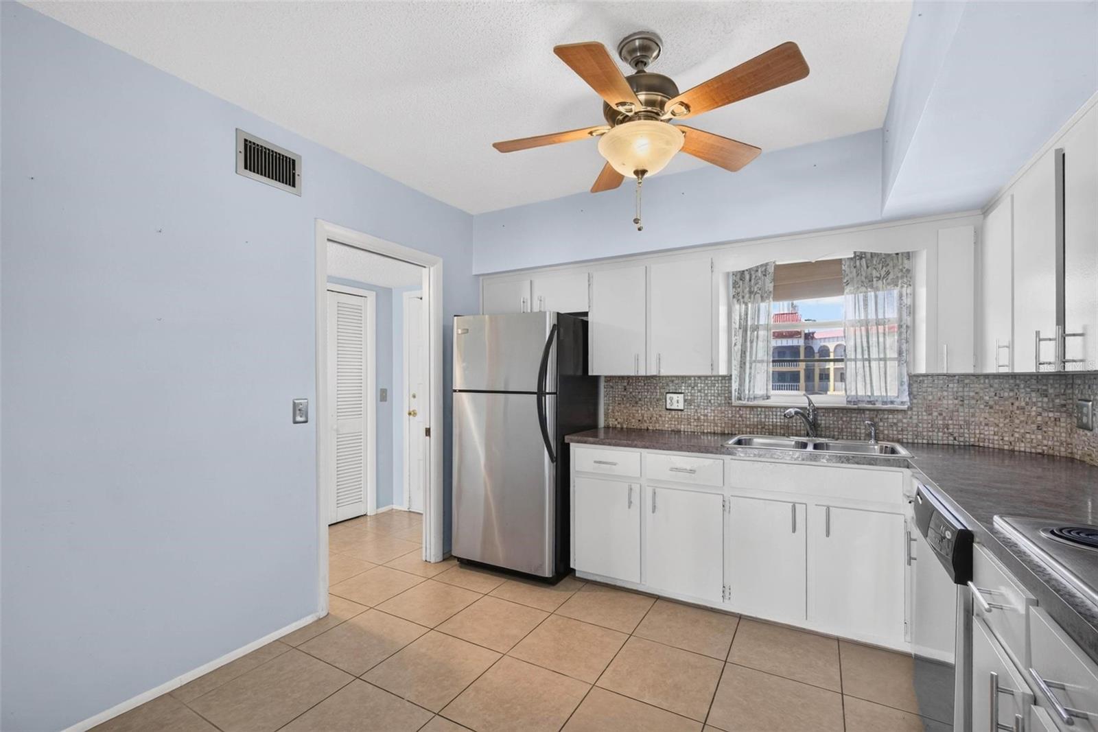 2410 Franciscan Dr #60 Property Photo 5