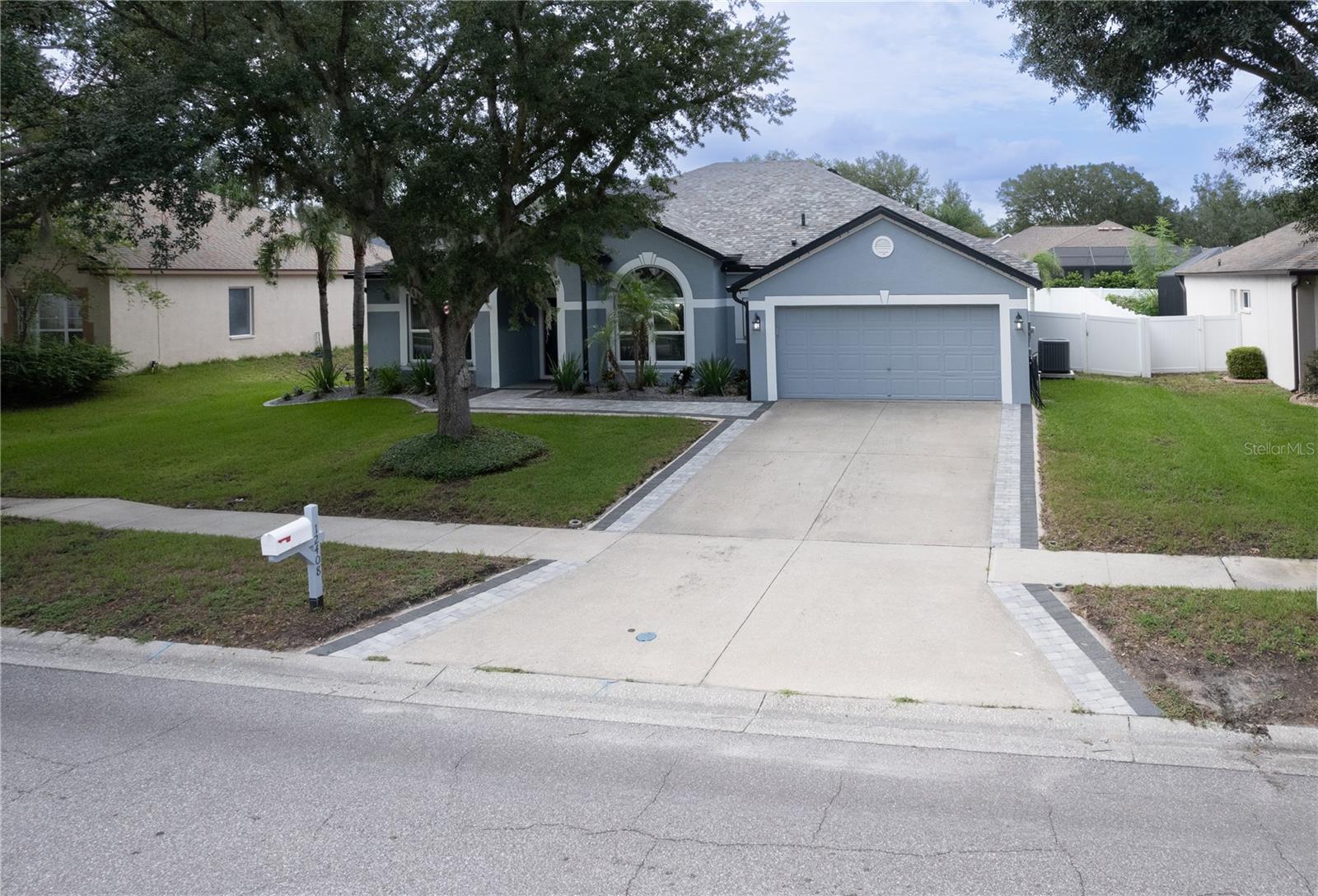12408 Riverglen Dr Property Photo 3