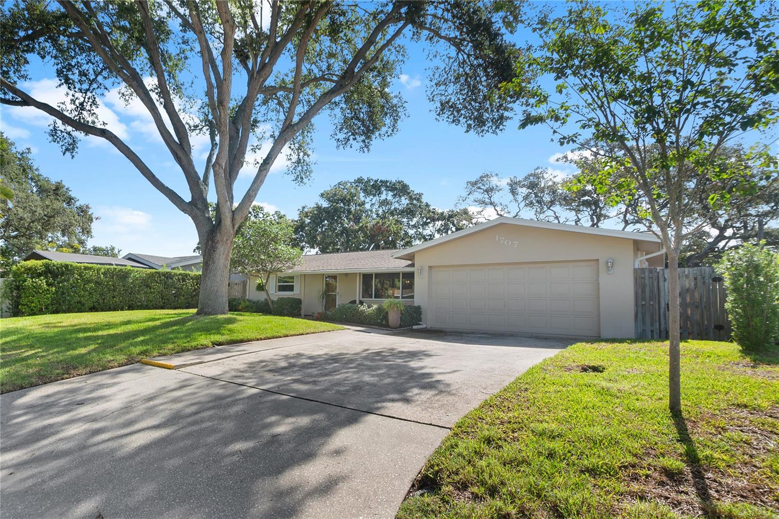 1707 Ridgeway Dr Property Photo 1