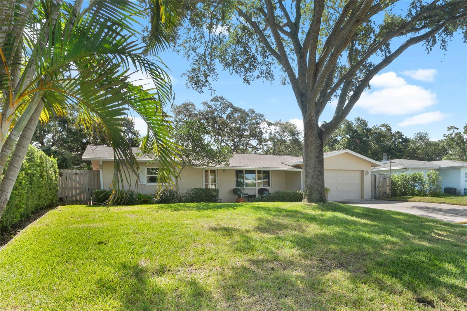 1707 Ridgeway Dr Property Photo 2