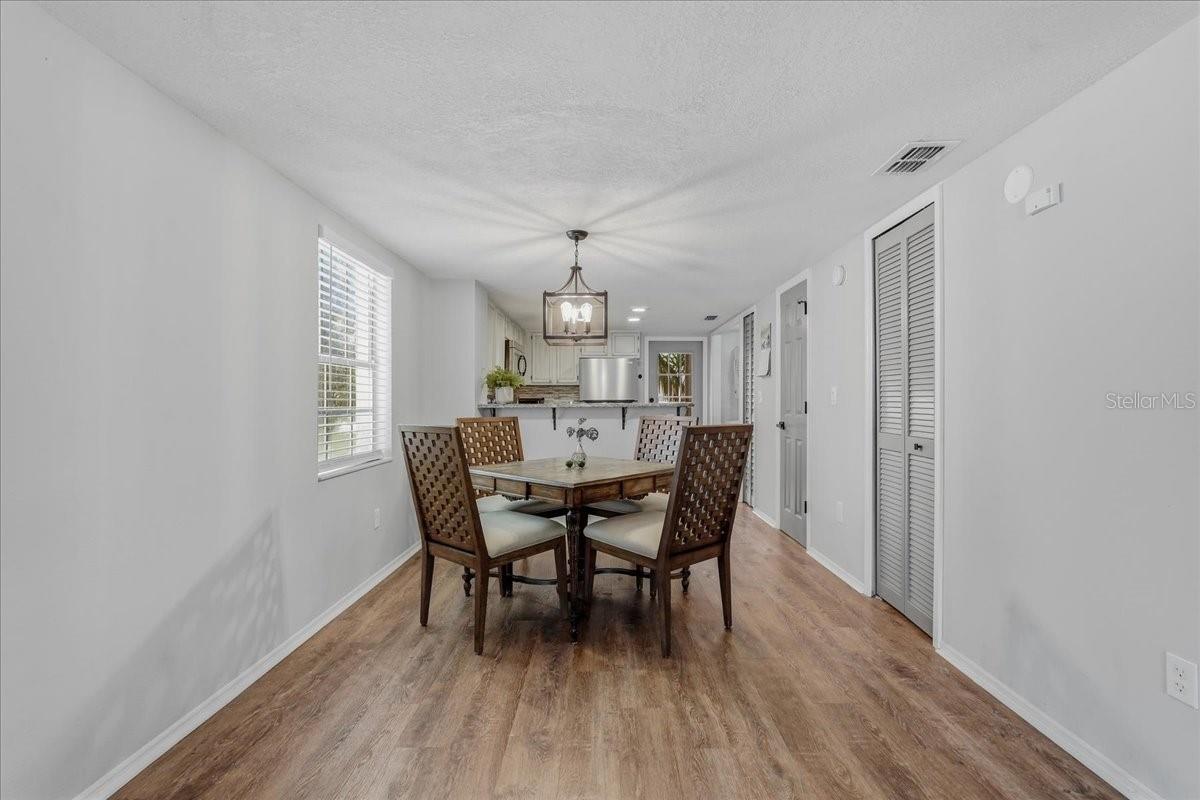 2120 Fletchers Point Cir Property Photo 5