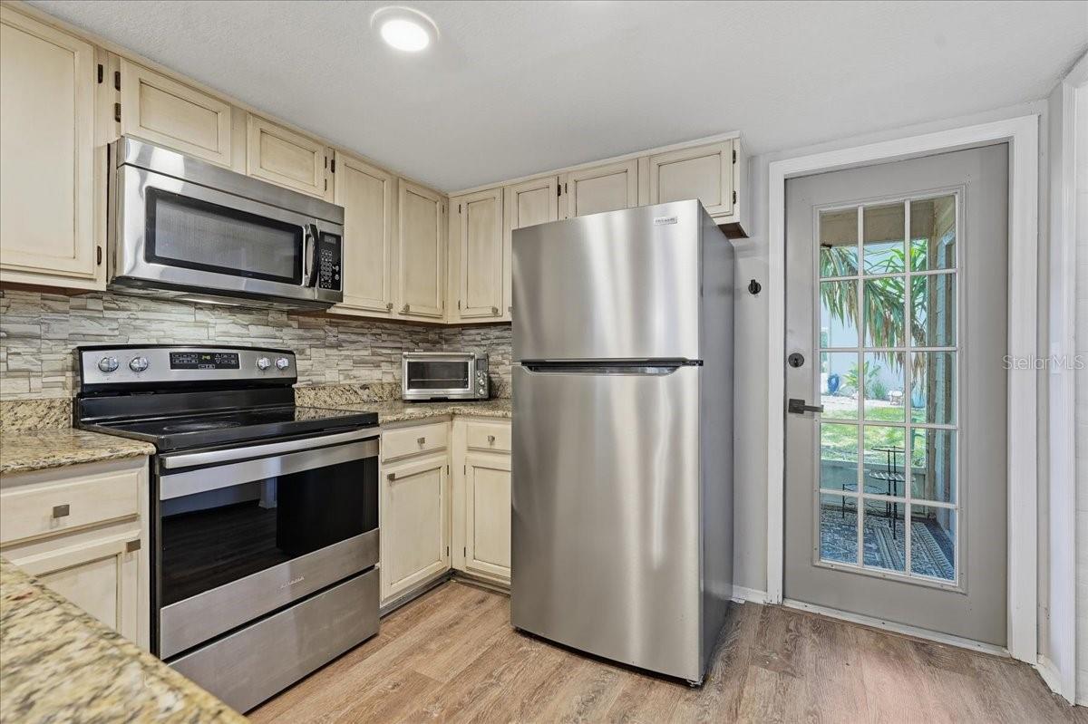 2120 Fletchers Point Cir Property Photo 8
