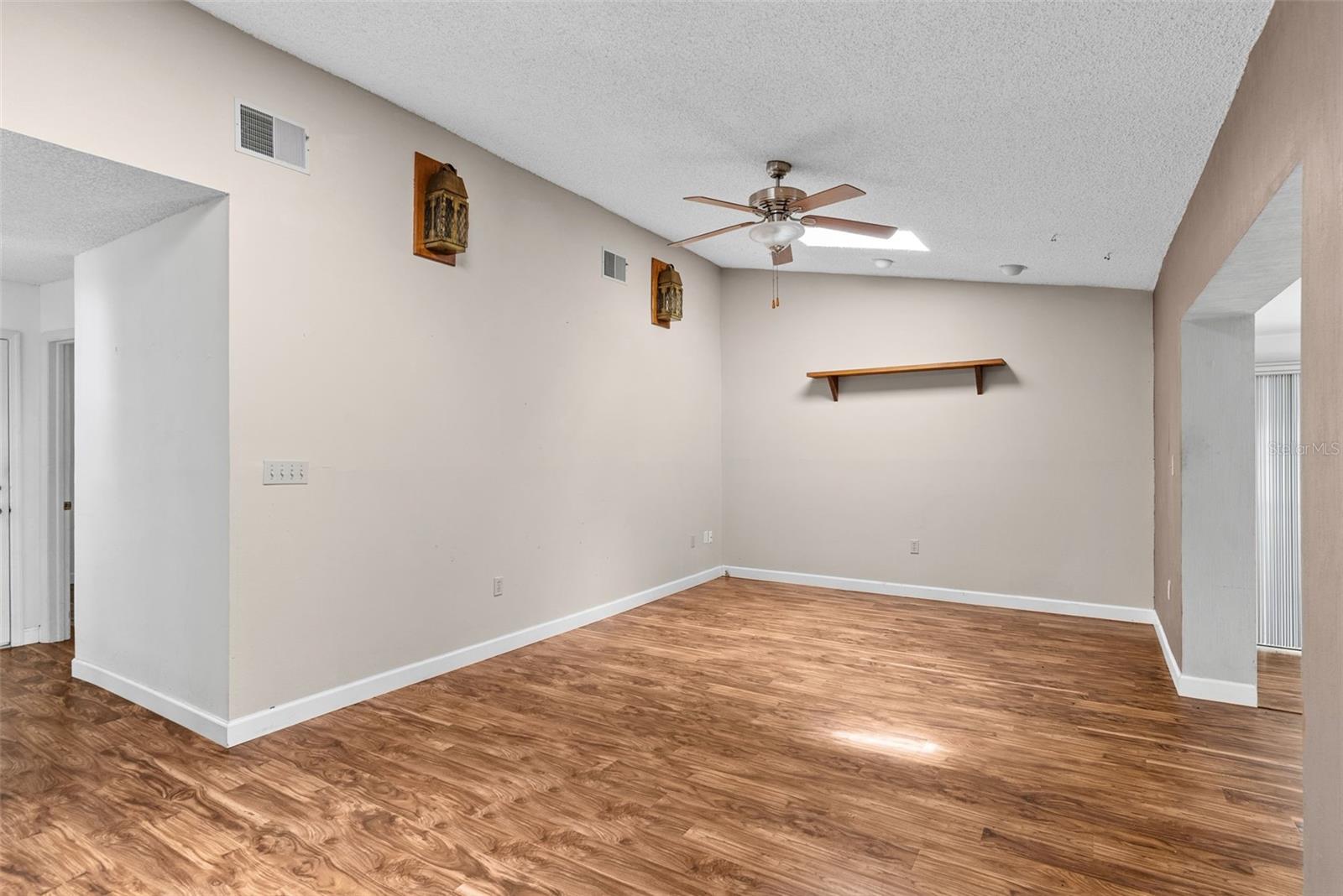 436 Manor Blvd Property Photo 3