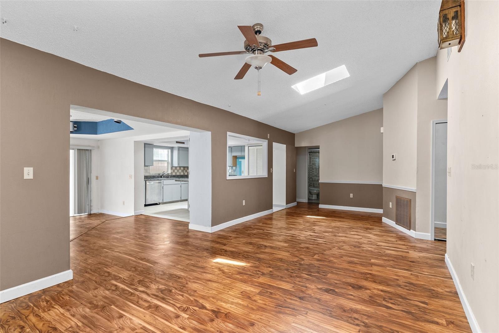 436 Manor Blvd Property Photo 4