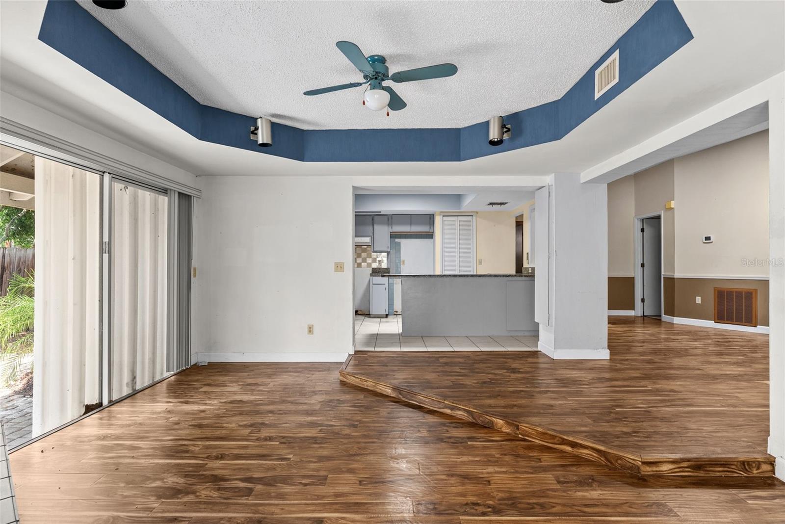 436 Manor Blvd Property Photo 6