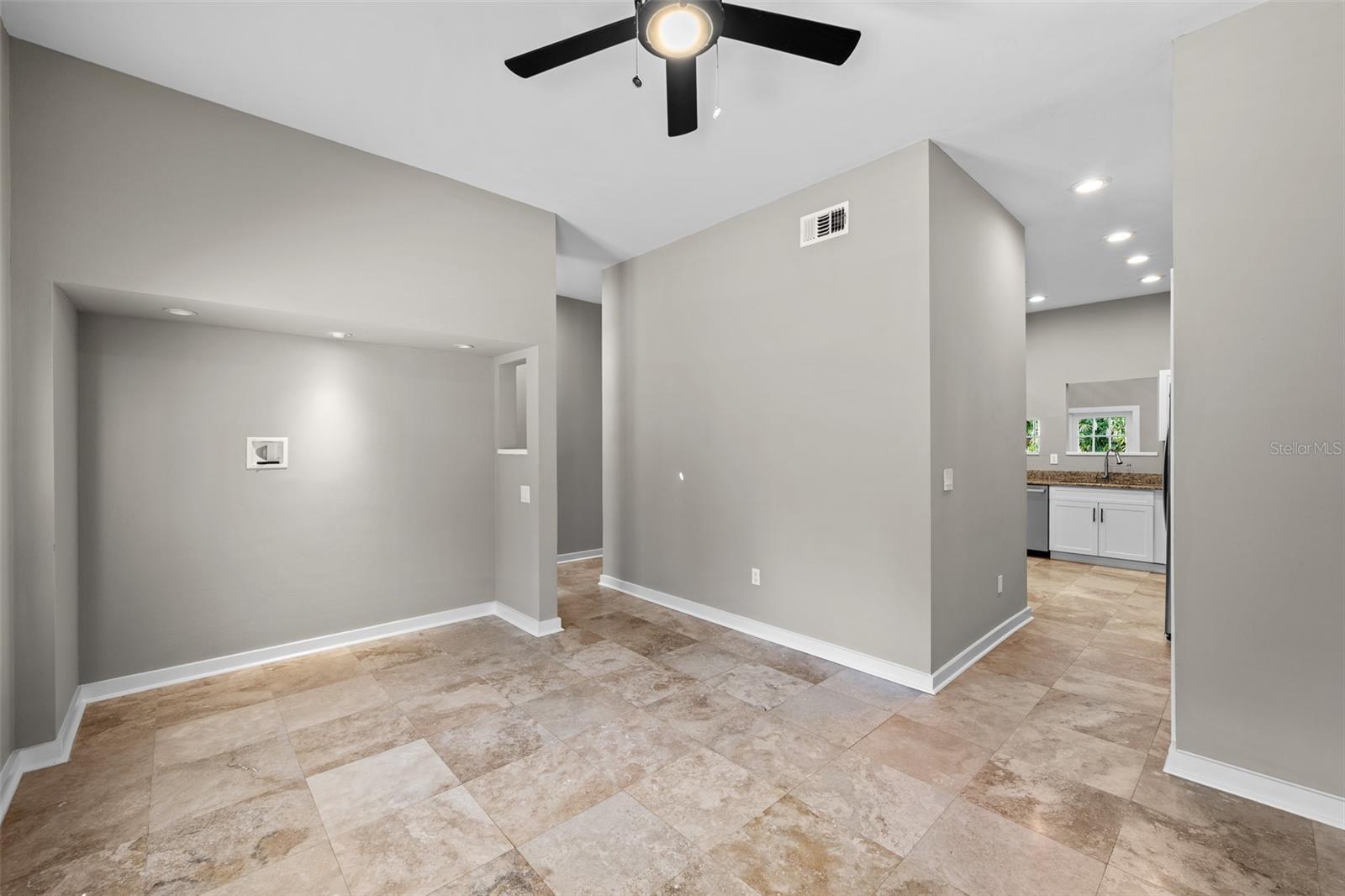 1513 E Park Cir Property Photo 18