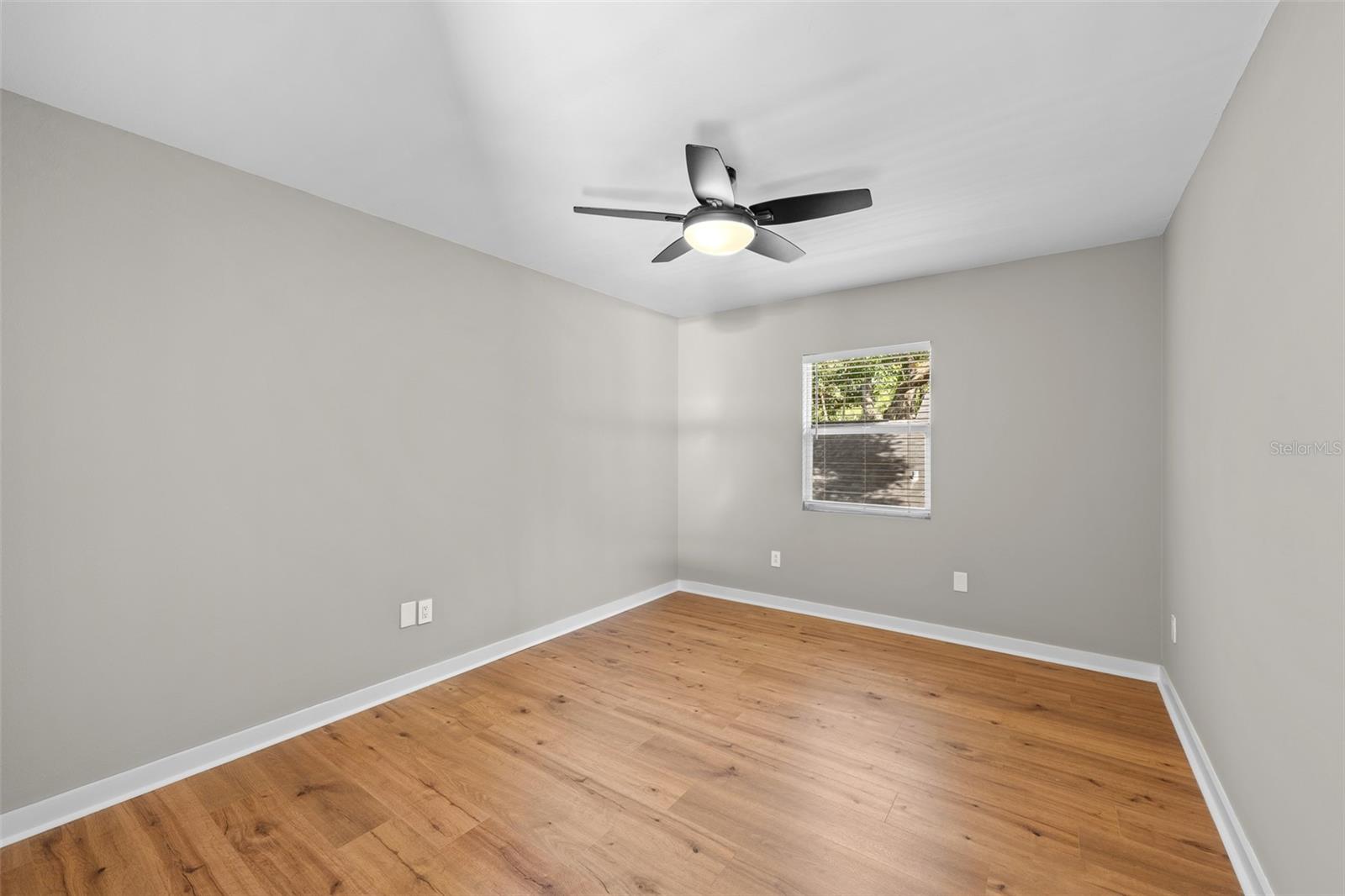 1513 E Park Cir Property Photo 23