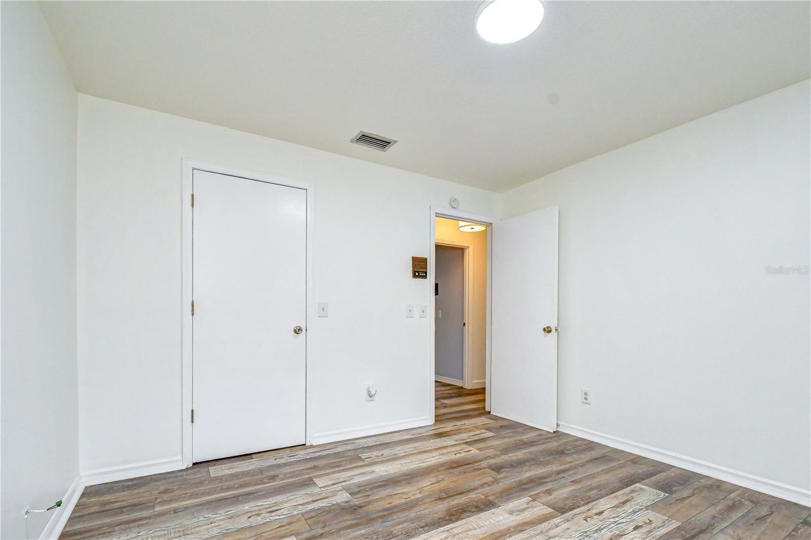 1101 Oakridge Manor Dr Property Photo 22