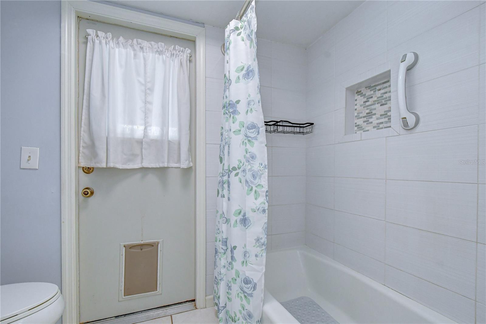1101 Oakridge Manor Dr Property Photo 26