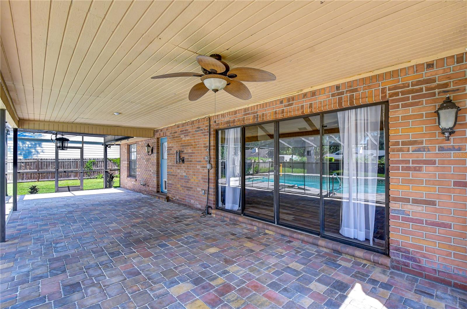 1101 Oakridge Manor Dr Property Photo 27