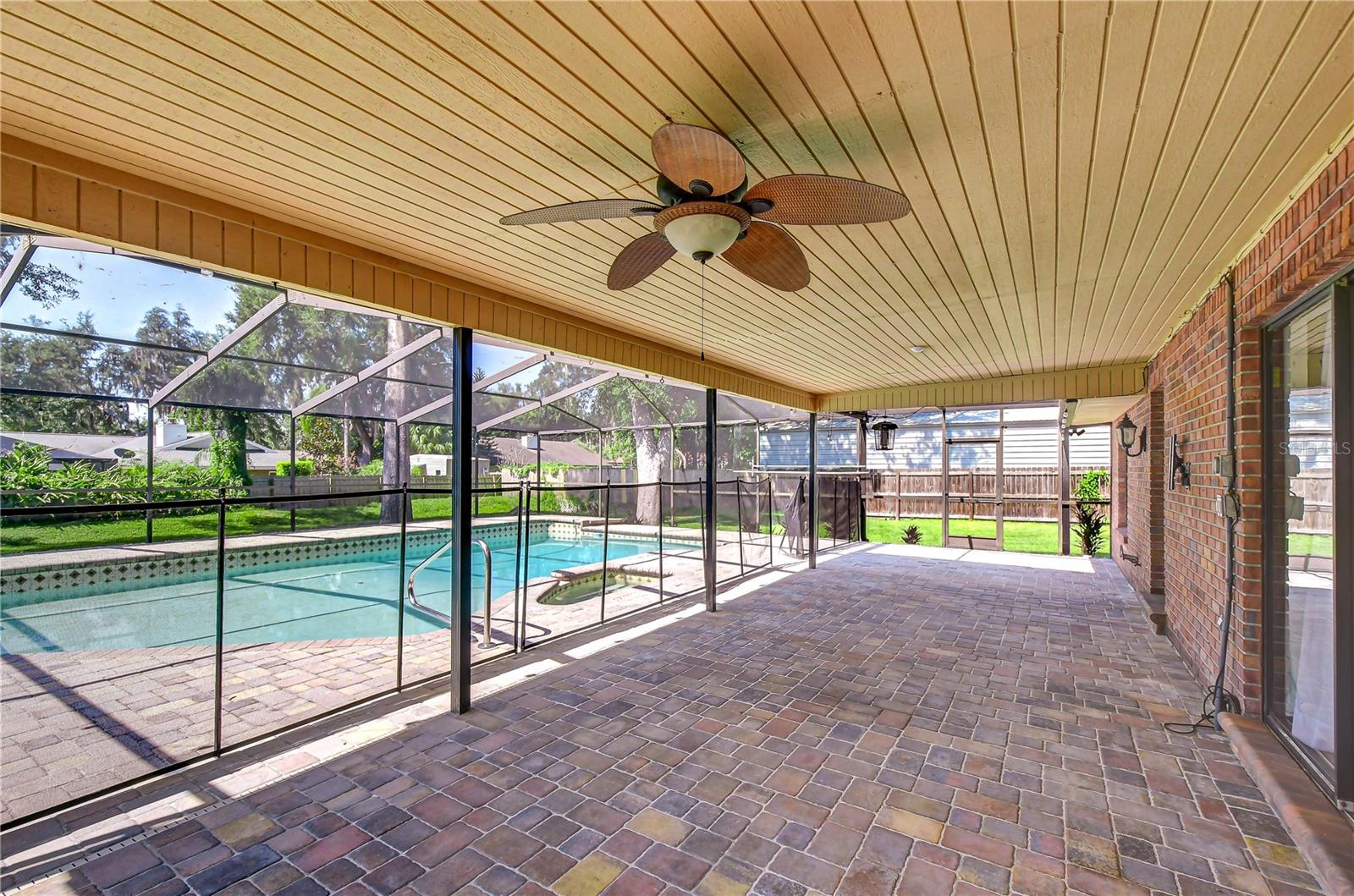 1101 Oakridge Manor Dr Property Photo 28