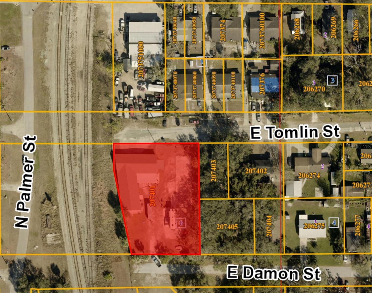 301 E Tomlin St Property Photo 2