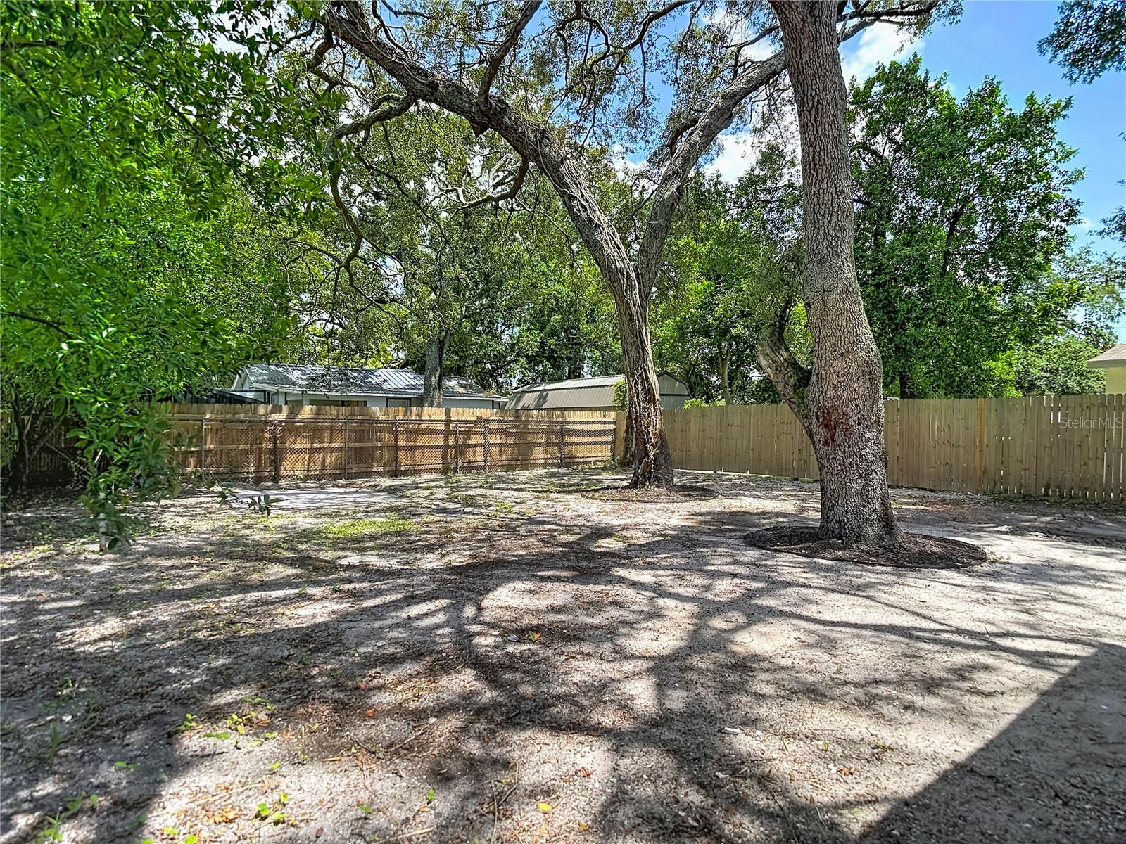 10009 N Florence Ave Property Photo 2