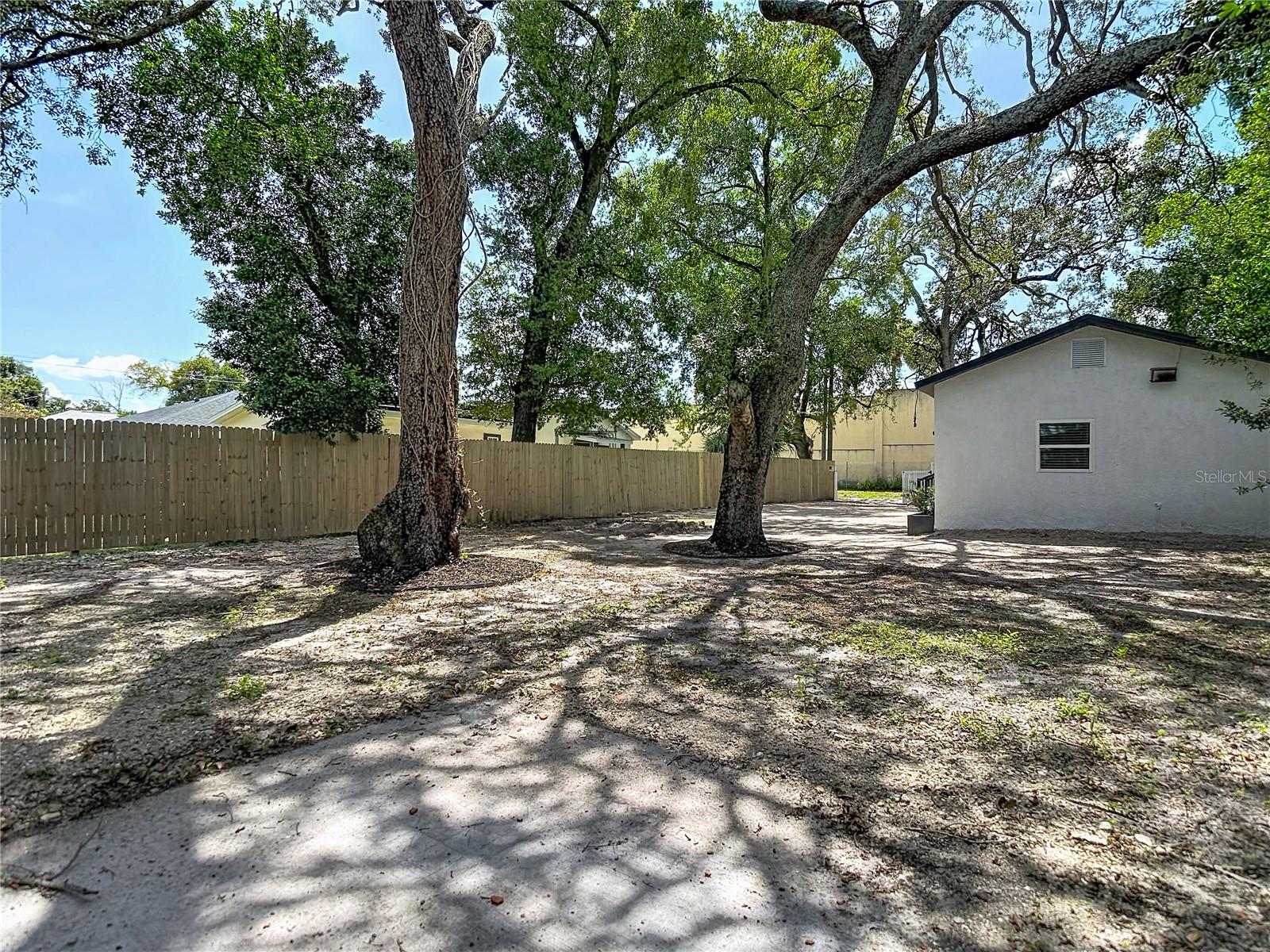 10009 N Florence Ave Property Photo 3
