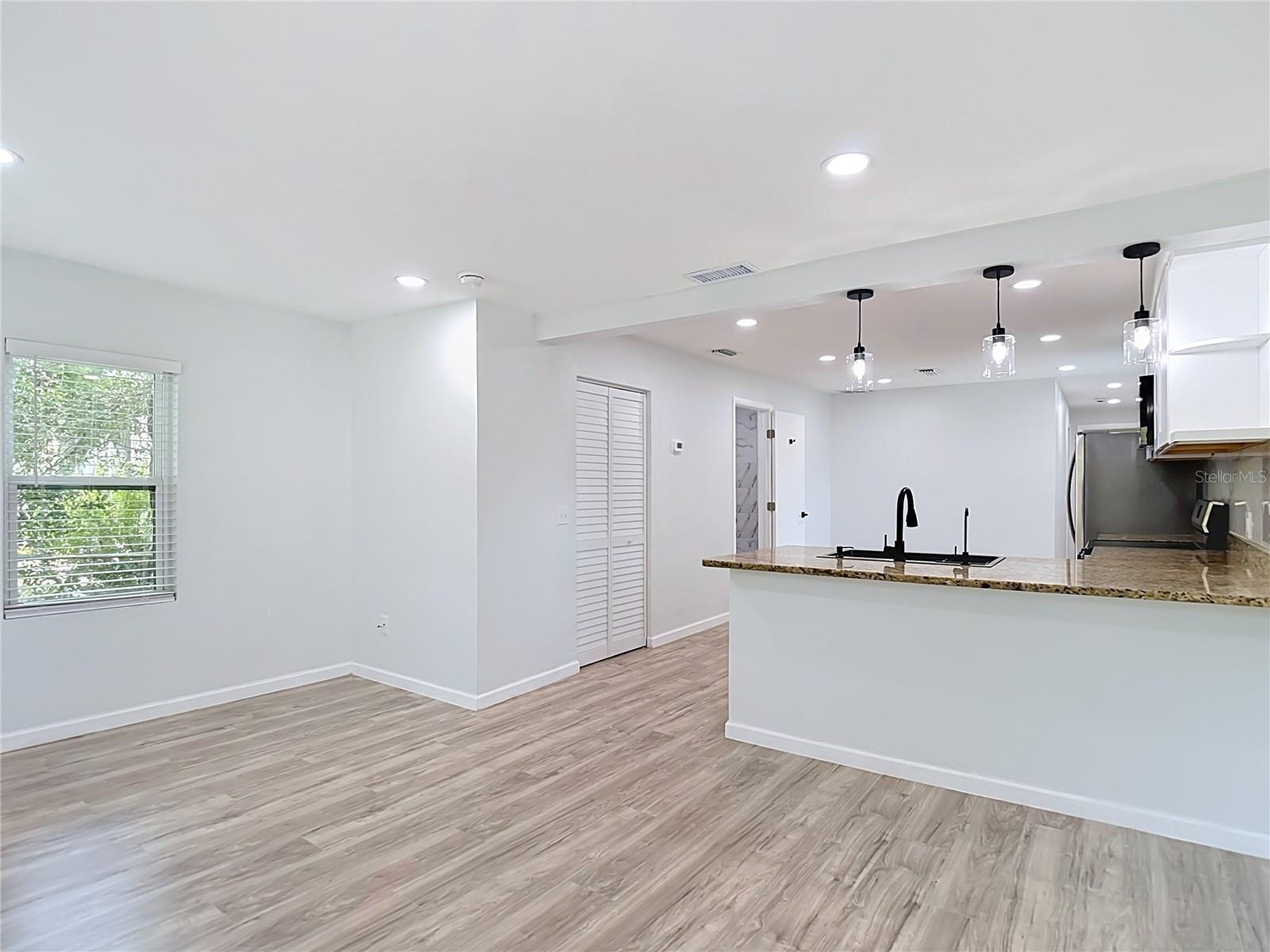 10009 N Florence Ave Property Photo 10