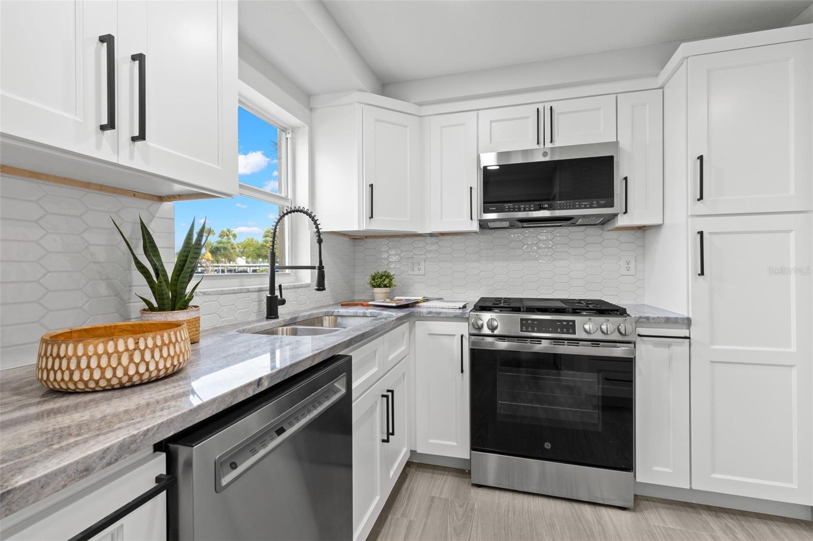 2 Causeway Blvd #101 Property Photo 9