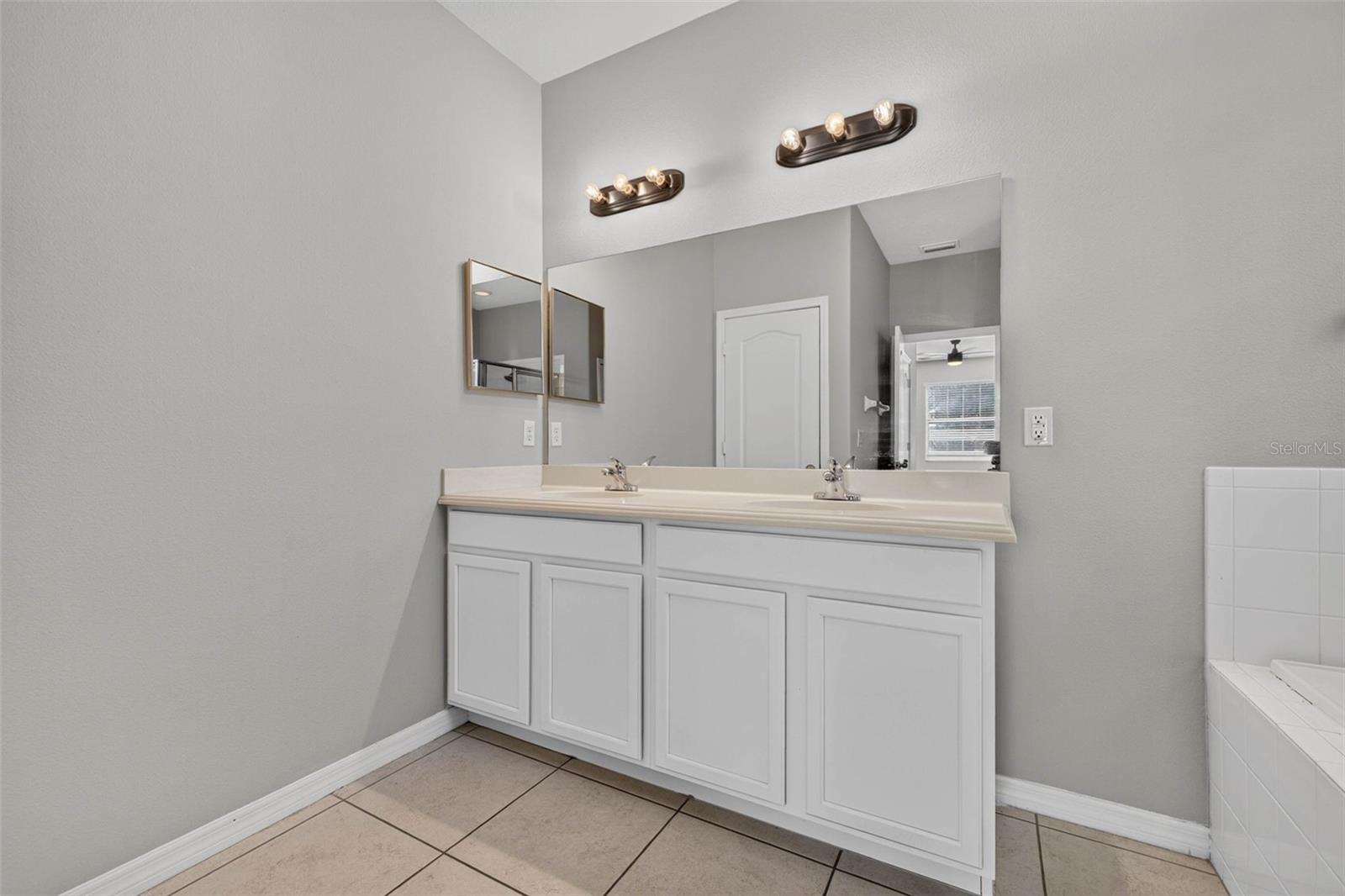 14013 Hollow Leaf Pl Property Photo 13