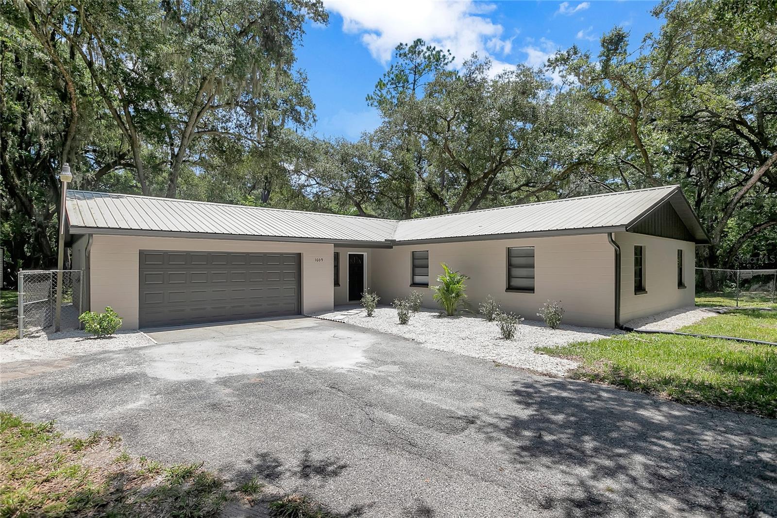 1609 Itchepackesassa Dr Property Photo 3