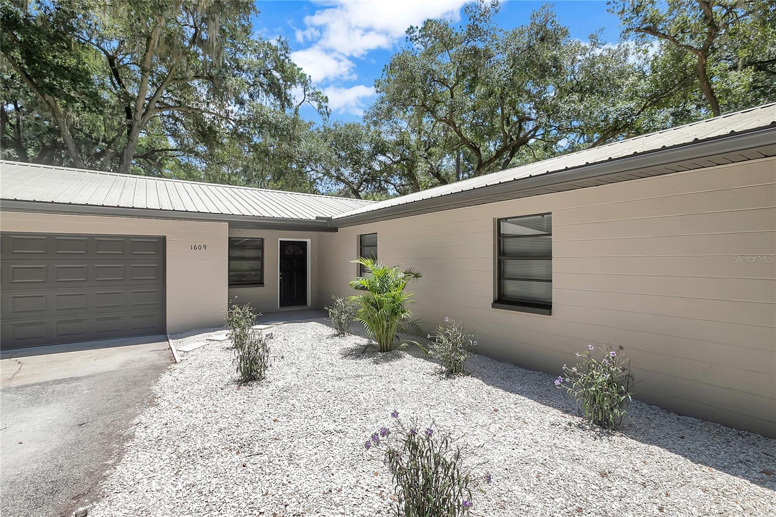 1609 Itchepackesassa Dr Property Photo 4