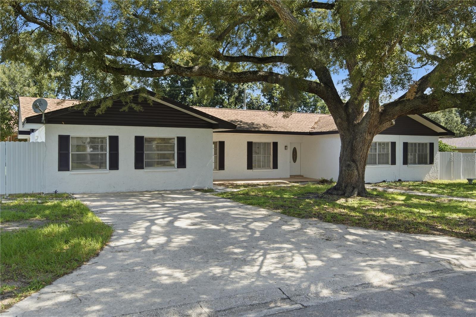 604 Royal Crest Dr Property Photo 2