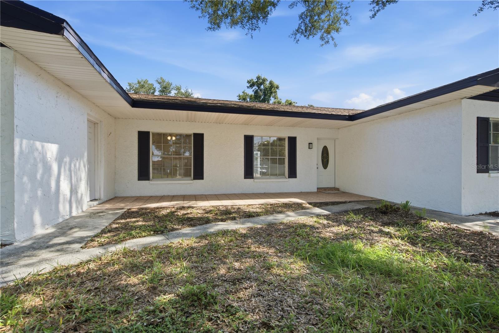 604 Royal Crest Dr Property Photo 5
