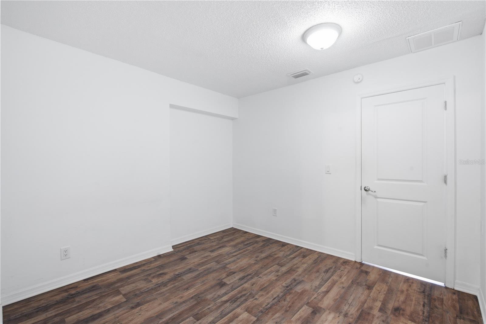 604 Royal Crest Dr Property Photo 15