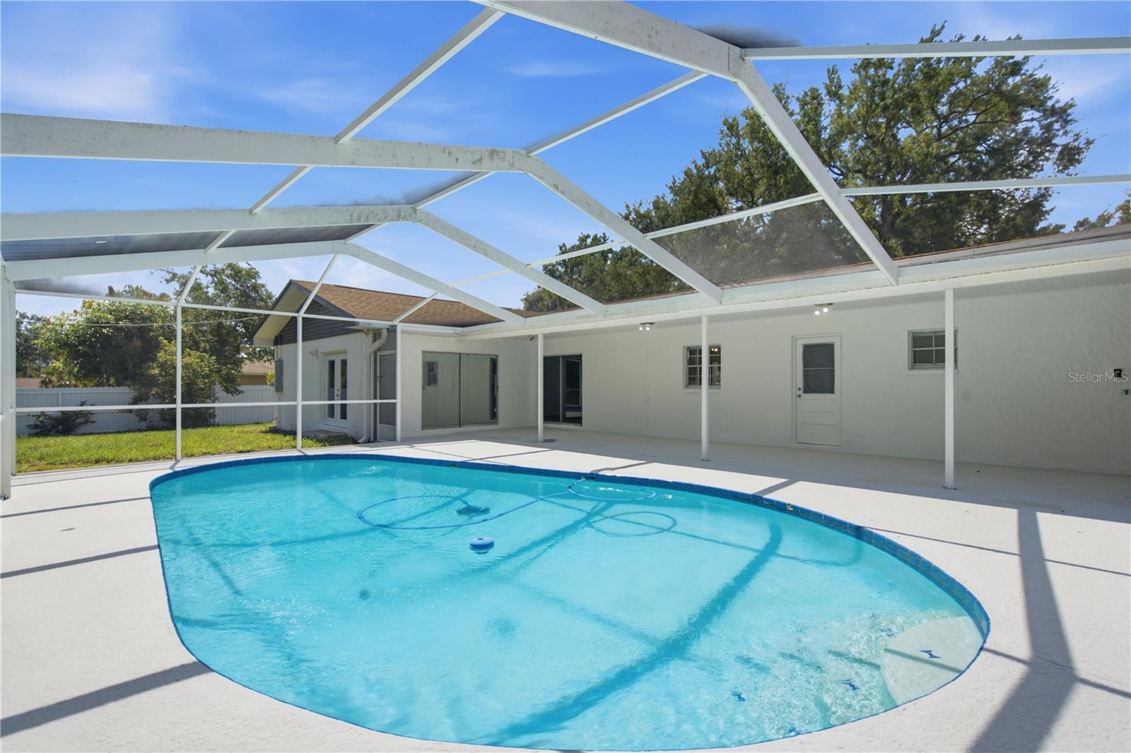 604 Royal Crest Dr Property Photo 45