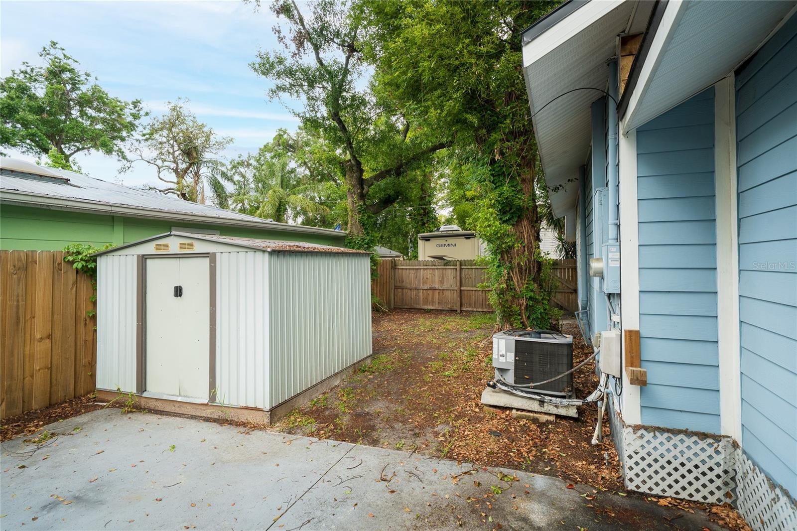 6704 N Taliaferro Ave Property Photo 9