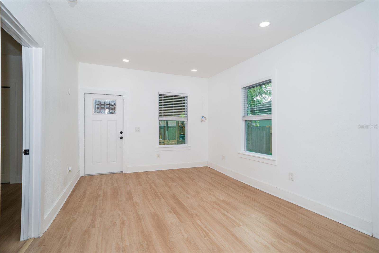 6704 N Taliaferro Ave Property Photo 12