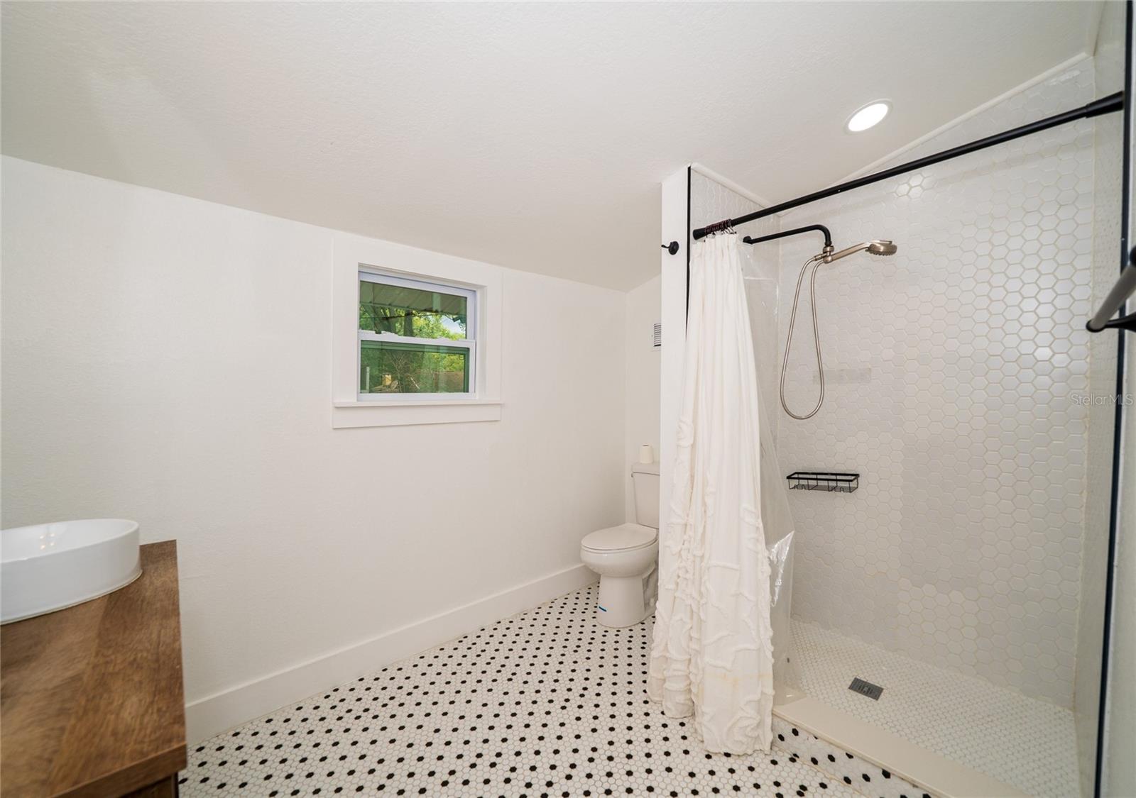 6704 N Taliaferro Ave Property Photo 17