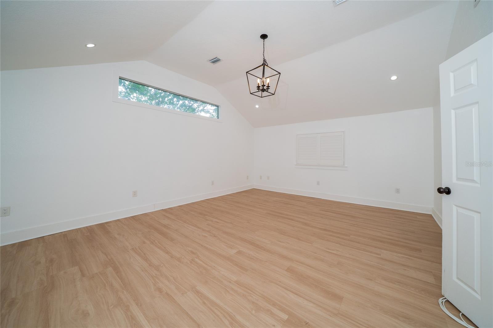 6704 N Taliaferro Ave Property Photo 28