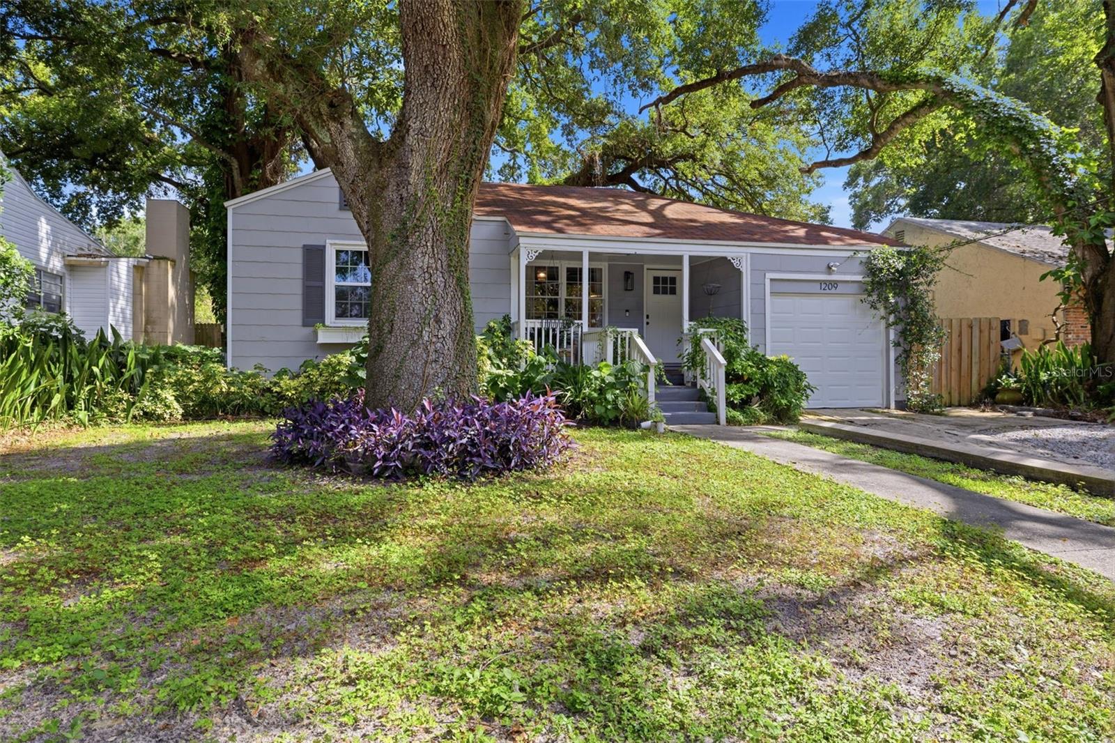1209 E Crenshaw St Property Photo 1