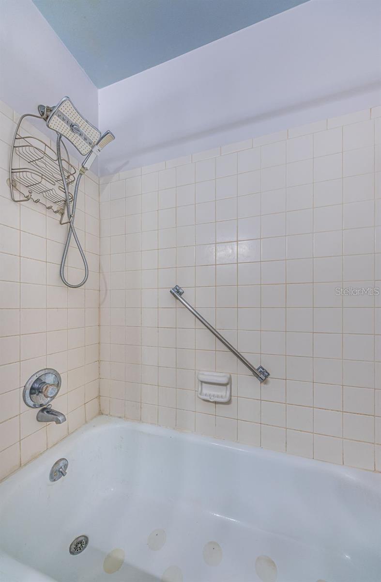 5217 81st St N #11 Property Photo 11