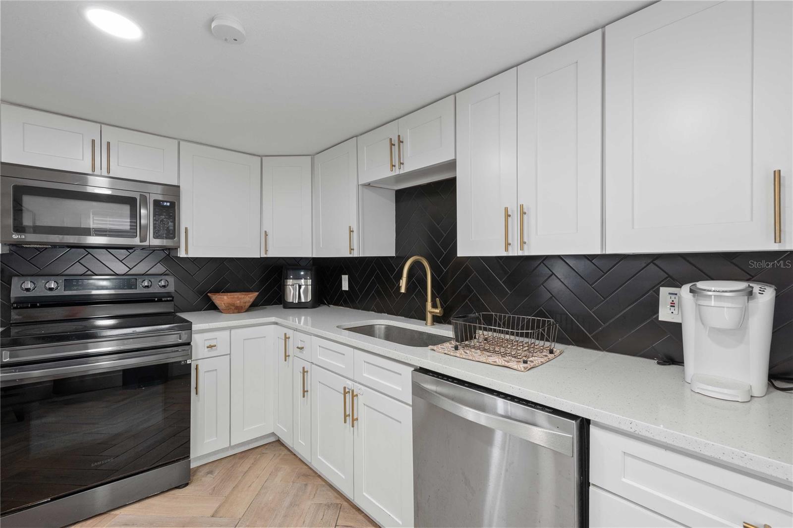 6833 Flicker Ln Property Photo 26