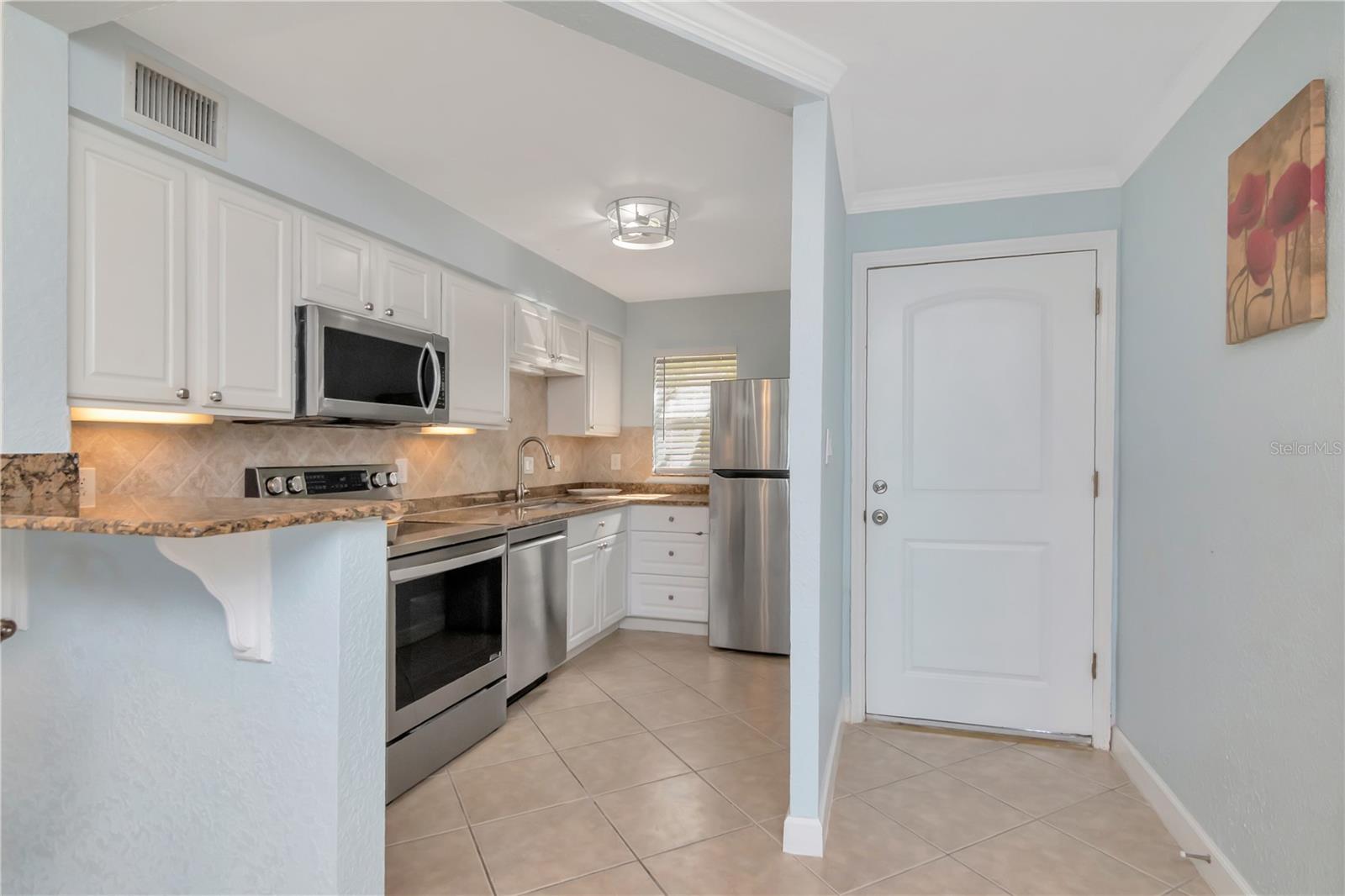 2675 St Josephs Dr E #b Property Photo 10