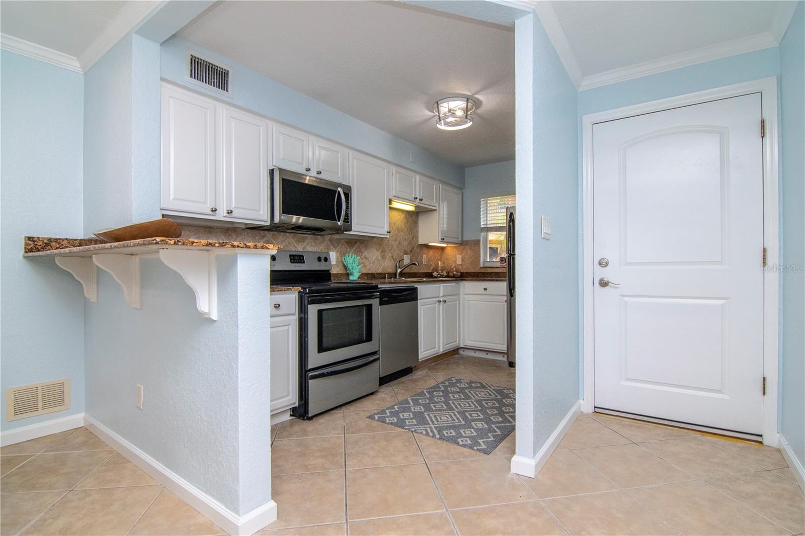 2675 St Josephs Dr E #b Property Photo 11