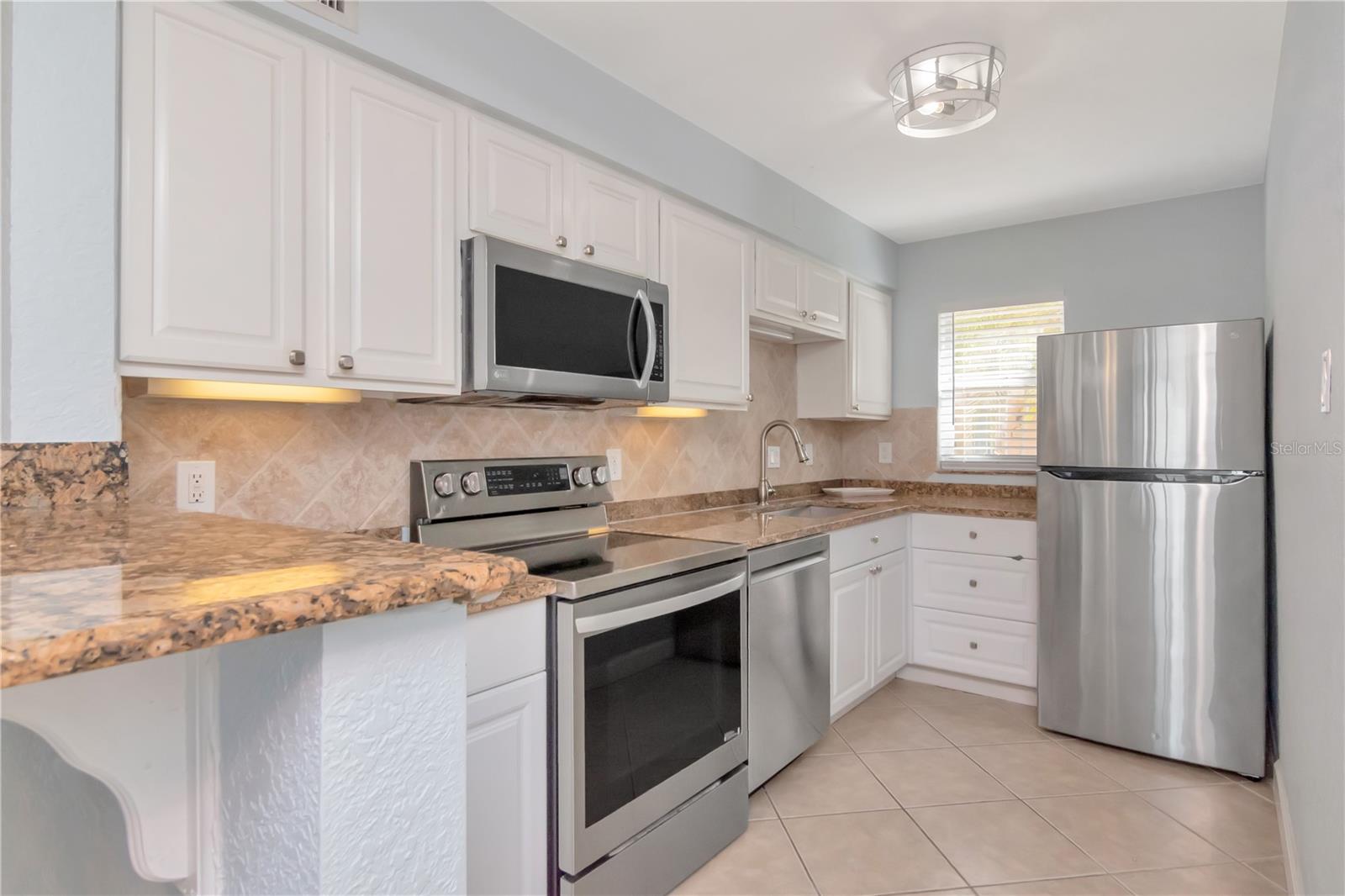 2675 St Josephs Dr E #b Property Photo 12